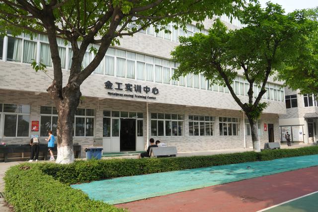 廣州學(xué)費(fèi)便宜的技校 廣州技校有哪些學(xué)校好-2 廣州學(xué)費(fèi)便宜的技校 廣州技校有哪些學(xué)校好-廣東技校排名網(wǎng)